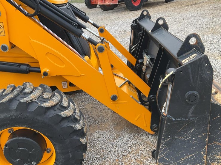 2023-jcb-3cx-image-46