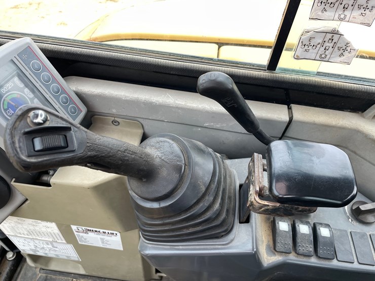 2014-caterpillar-303.5-image-47