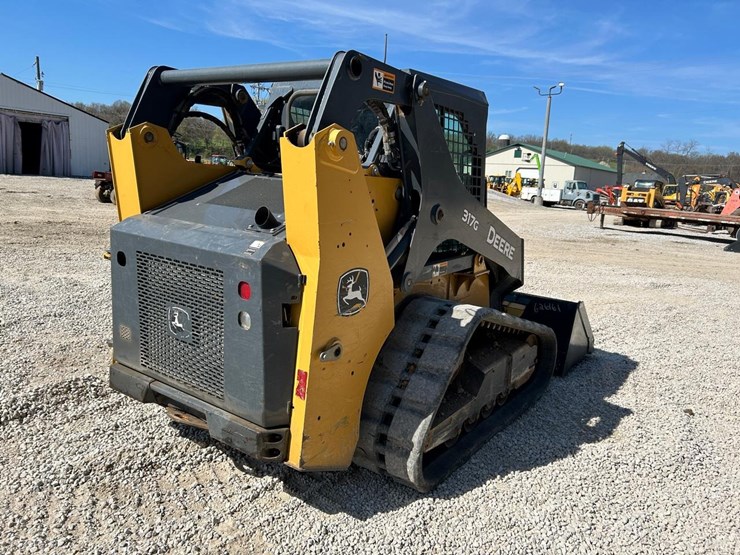 2019-deere-317g-image-4