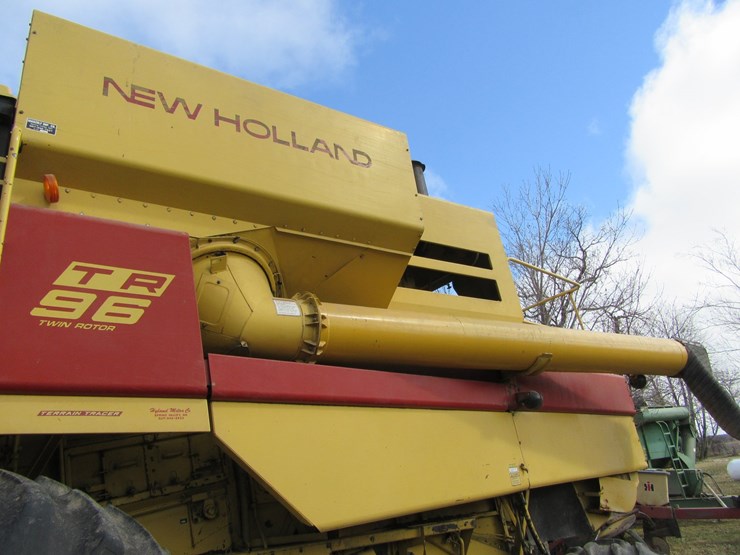 new-holland-tr96-image-9