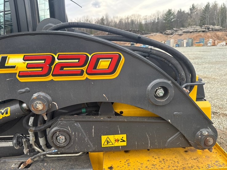 new-holland-l320-image-18