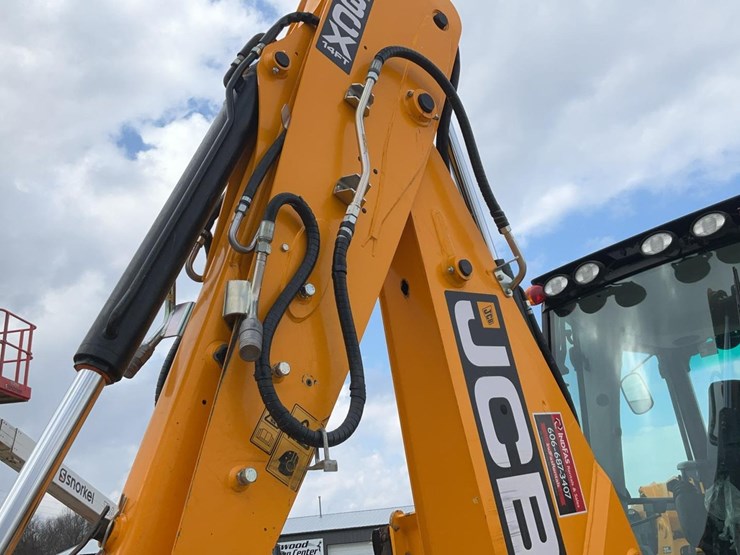 2023-jcb-3cx-image-36