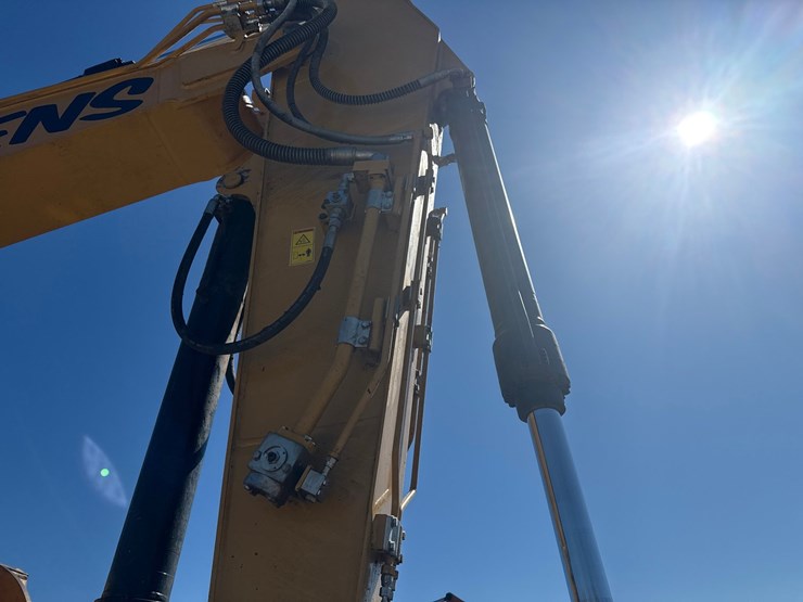 caterpillar-325-image-21