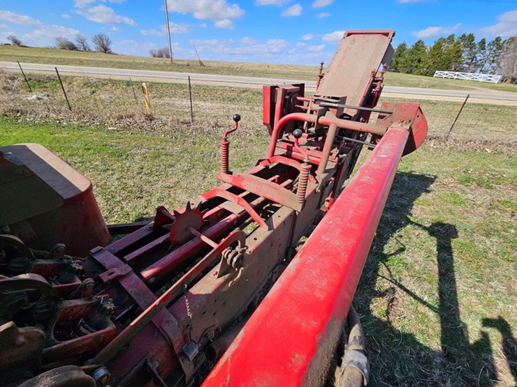 new-holland-315-image-36