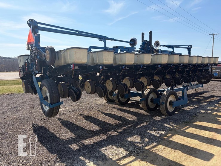 1999-kinze-2600-image-3