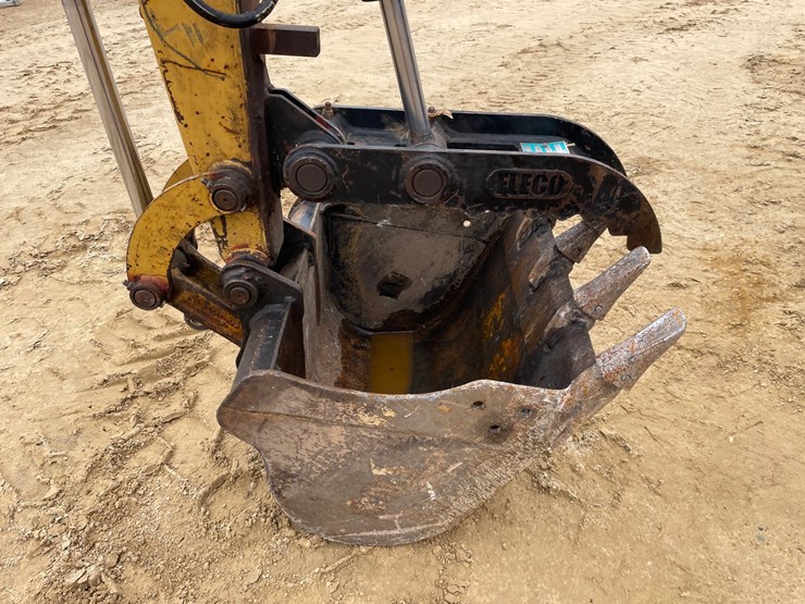 2014-caterpillar-303.5-image-28