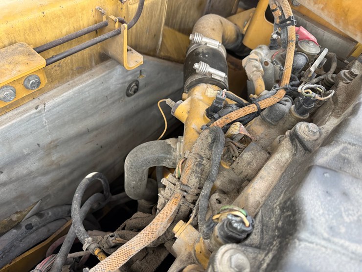 caterpillar-330d-image-89