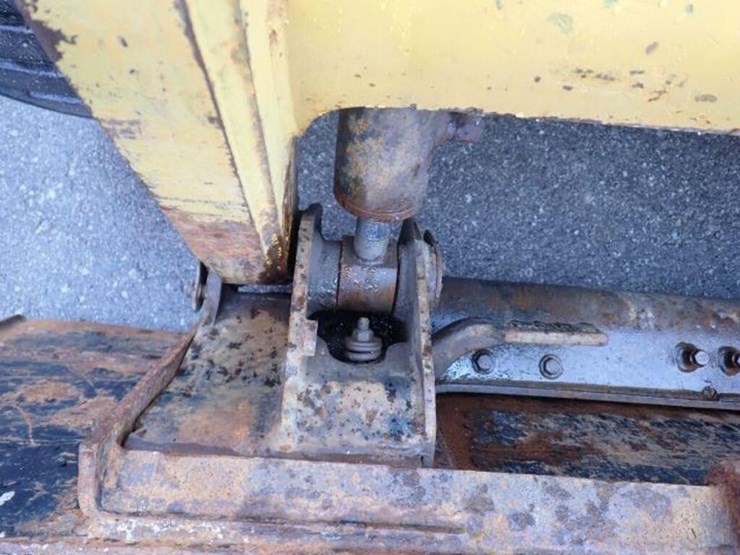 2010-caterpillar-232b-image-37