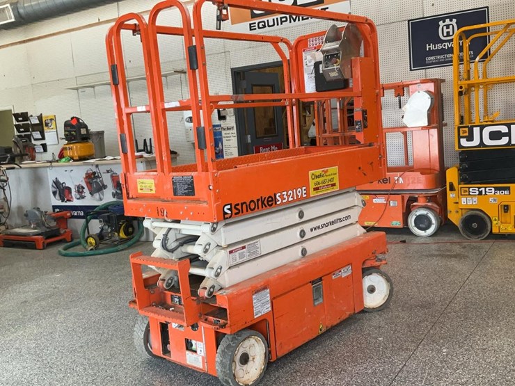 #425-•-2020-snorkel-19'-scissor-lift-image-1