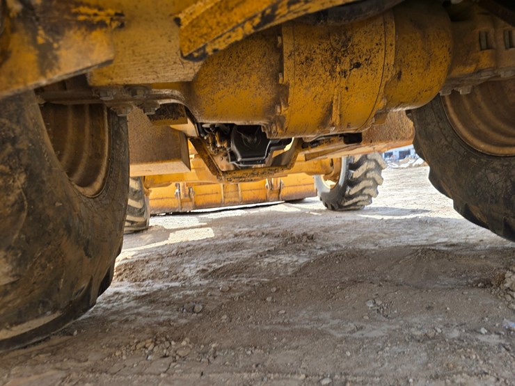 2005-caterpillar-420d-image-44