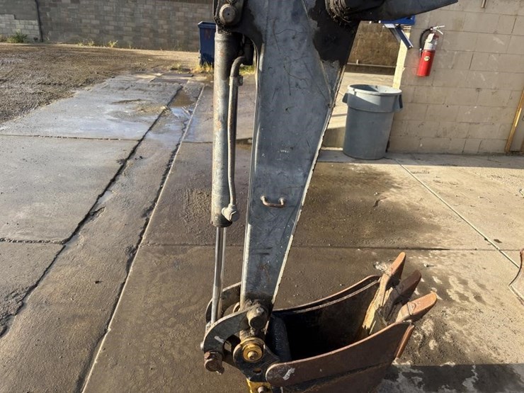 2006-deere-27d-image-14