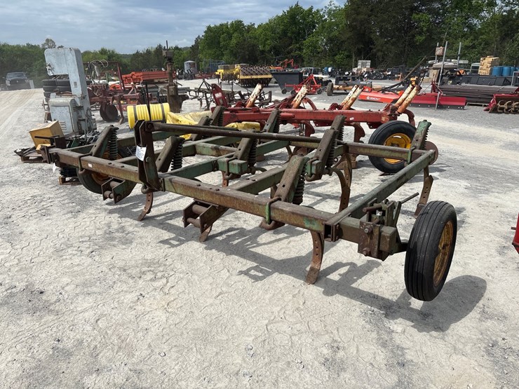 john-deere-10-image-1