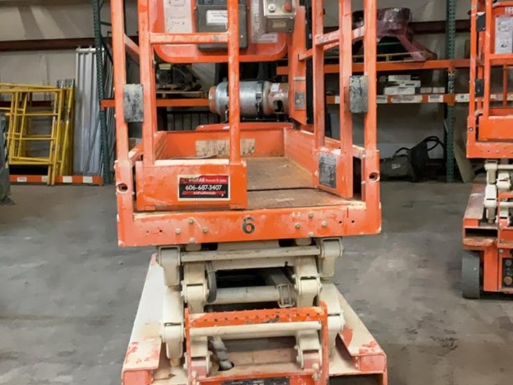 #413-•-2019-snorkel-19'-scissor-lift-image-4