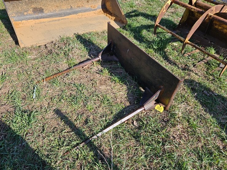 #553-•-dual-prong-bale-spear-image-1