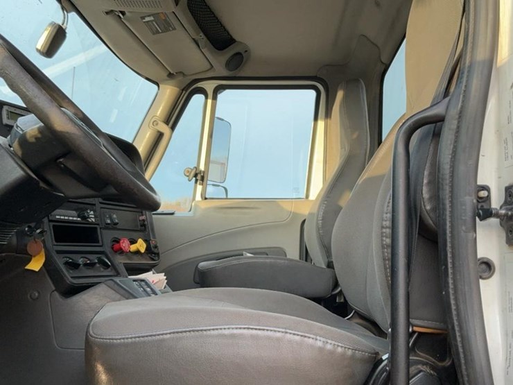 2017-international-prostar-image-24