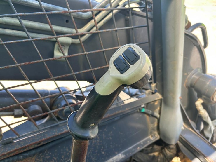 new-holland-l230-image-21