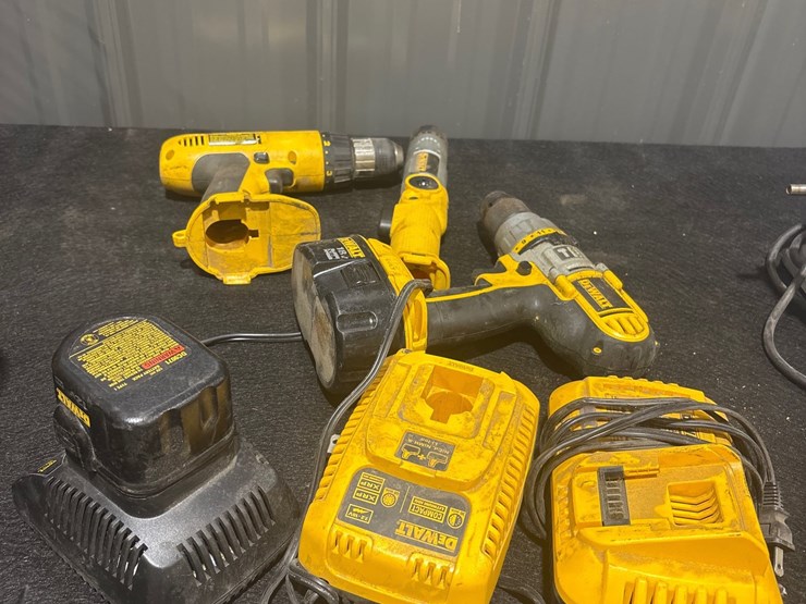 #771-•-bag-of-dewalt-drills-and-impacts-image-3