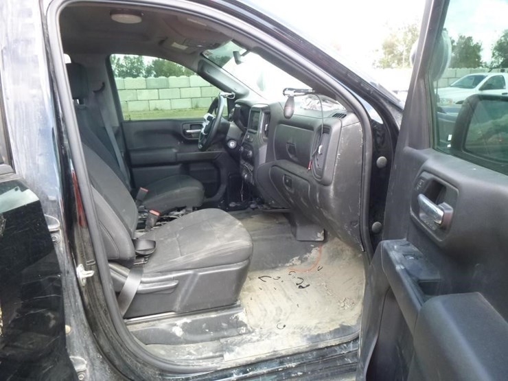 2022-chevrolet-silverado-1500-image-12