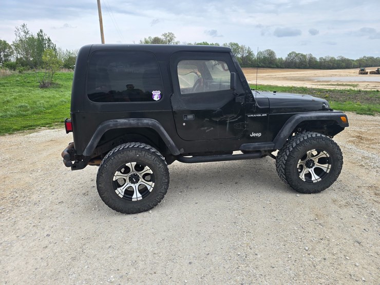 1997-jeep-wrangler-image-13