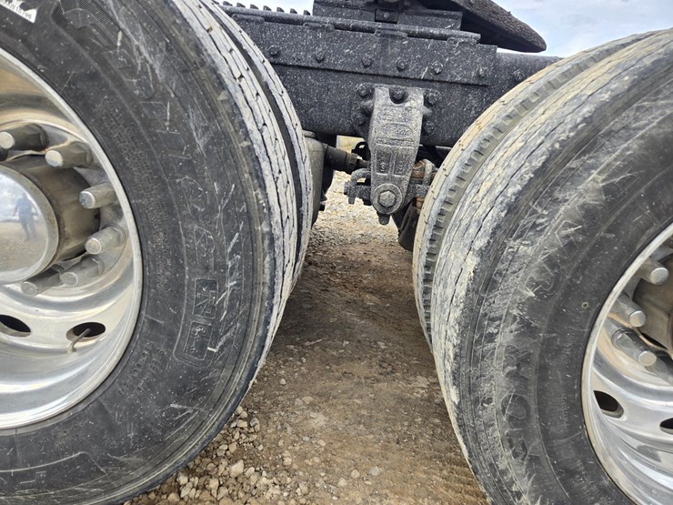 2000-peterbilt-379-image-76