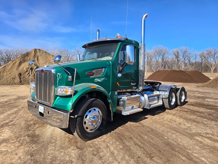2019-peterbilt-567-image-4