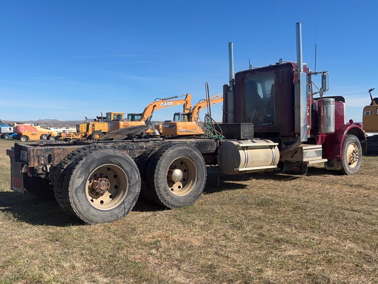 1986-peterbilt-359-day-cab-image-23