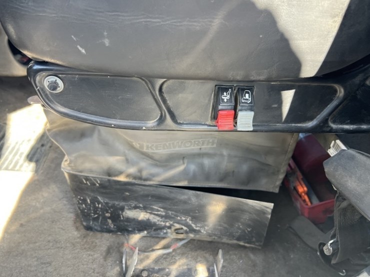 2002-kenworth-w900-image-27