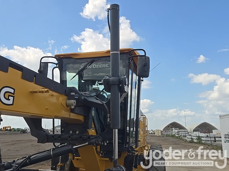 2019-deere-670g-image-34