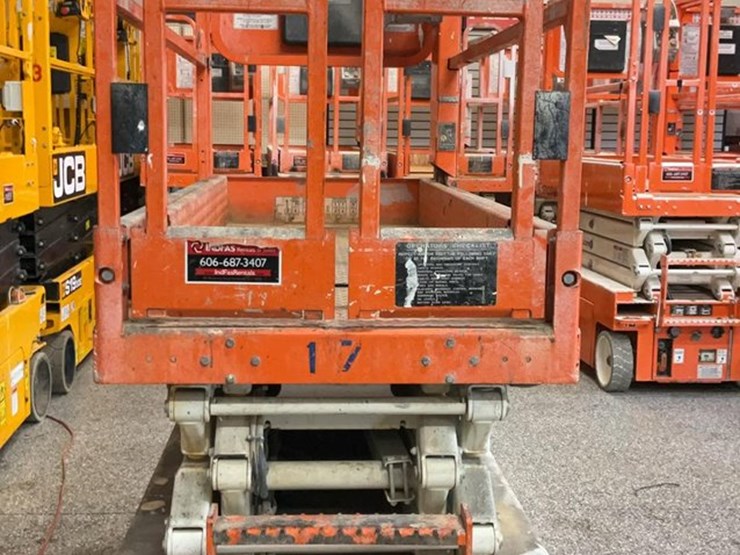 #423-•-2019-snorkel-19'-scissor-lift-image-6