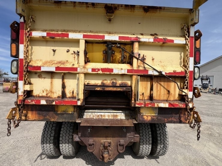 2007-sterling-l9500-image-22