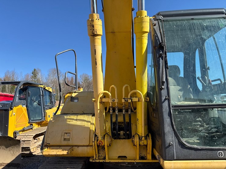 new-holland-eh160-image-23