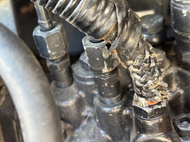 2006-deere-27d-image-45