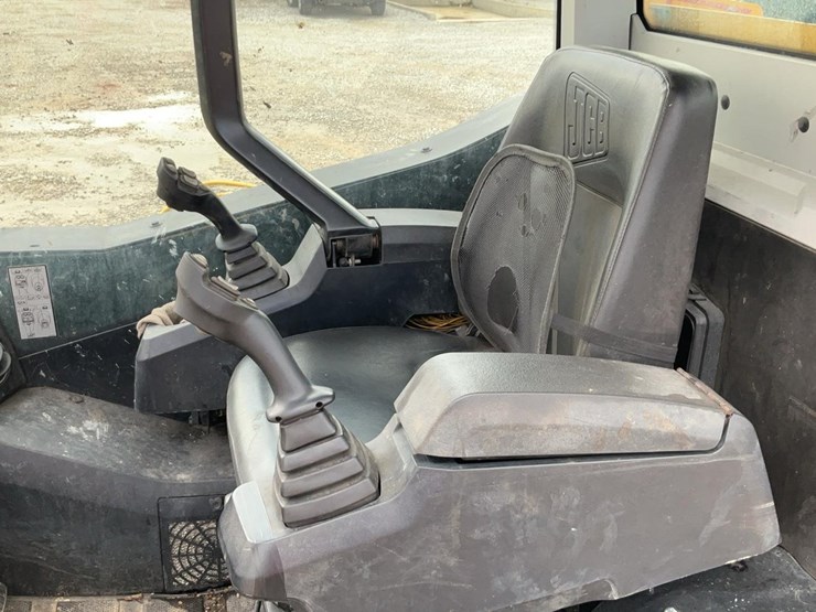 2021-jcb-215-image-10