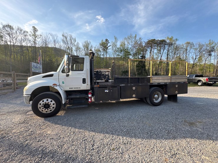 2005-international-durastar-4400-image-4