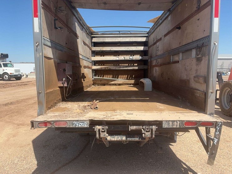 2006-isuzu-nqr-image-15