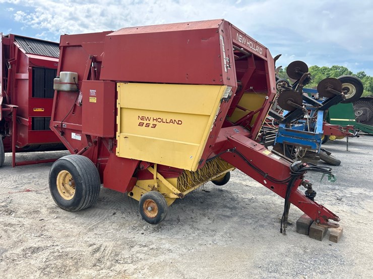 new-holland-853-image-1