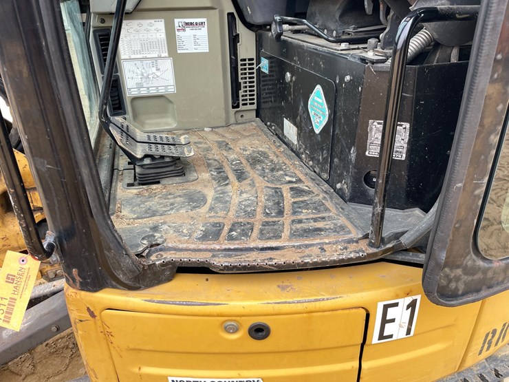 2014-caterpillar-303.5-image-42