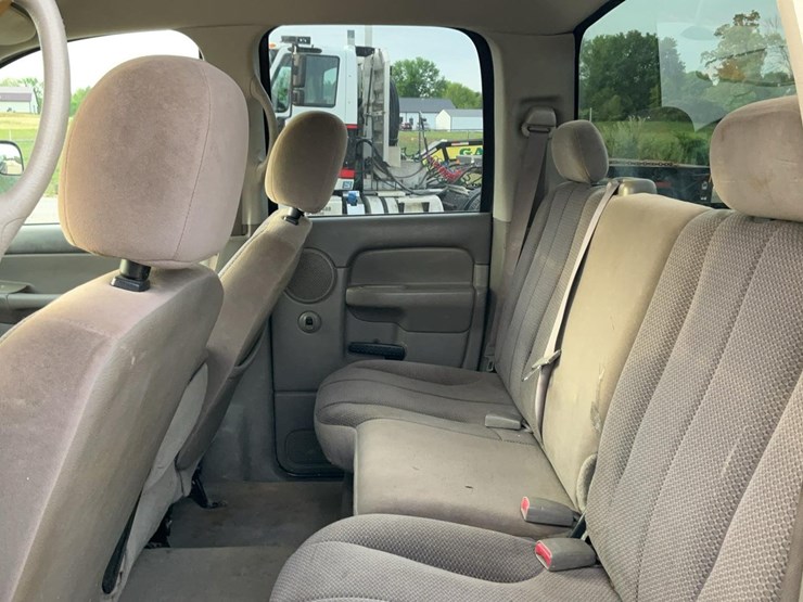 2004-dodge-2500-image-24