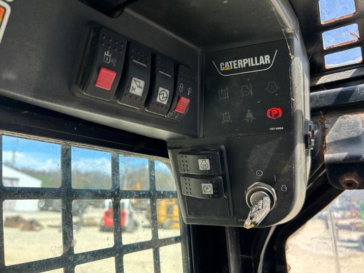 caterpillar-267b-image-25