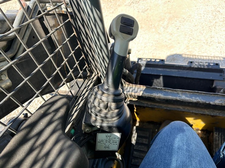 new-holland-c232-image-25