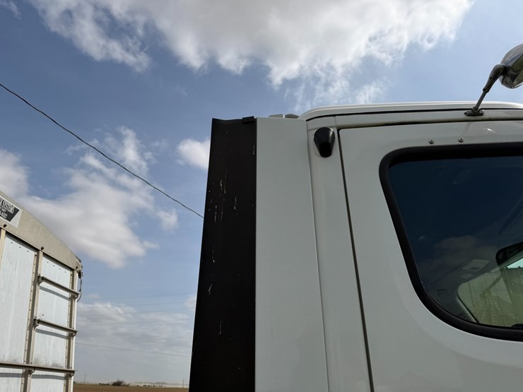 #45283-•-2016-freightliner-cascadia-daycab-truck-tractor-vin:-3akjgedv9gsgy4090-image-39