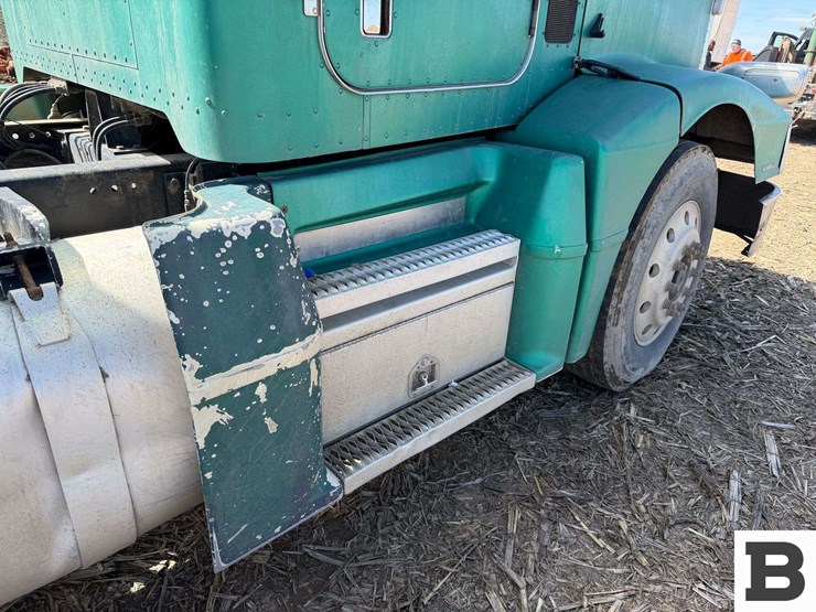 1990-peterbilt-377-image-29