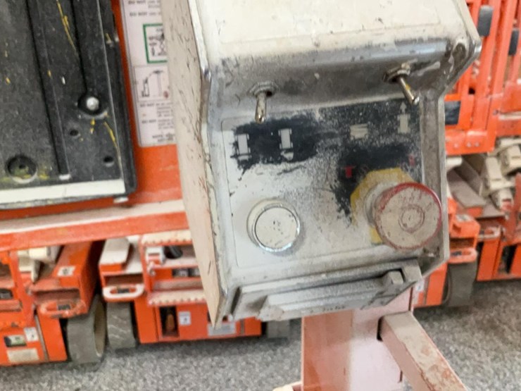 #411-•-2019-snorkel-19'-scissor-lift-image-21