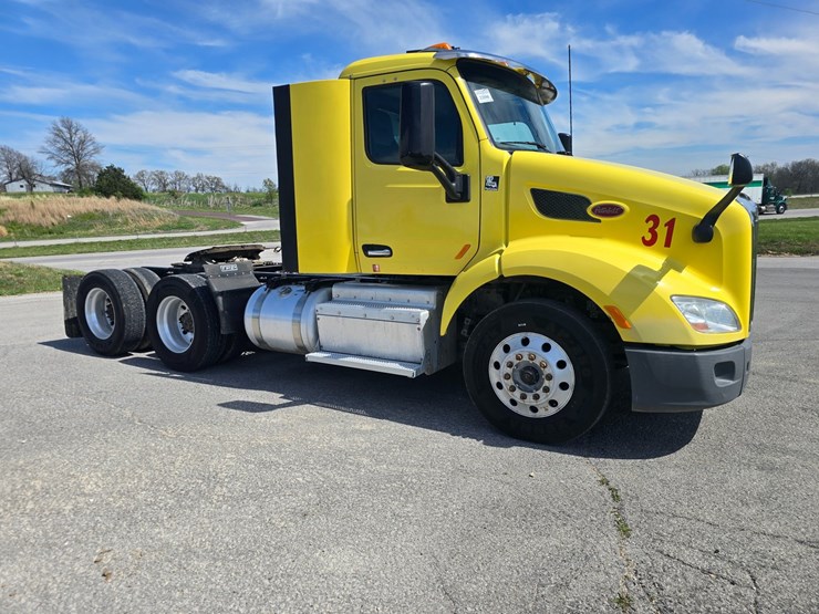 2017-peterbilt-579-image-18