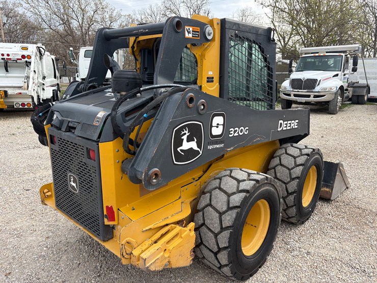 deere-320g-image-5