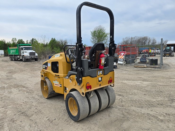 2018-caterpillar-cc24b-image-6