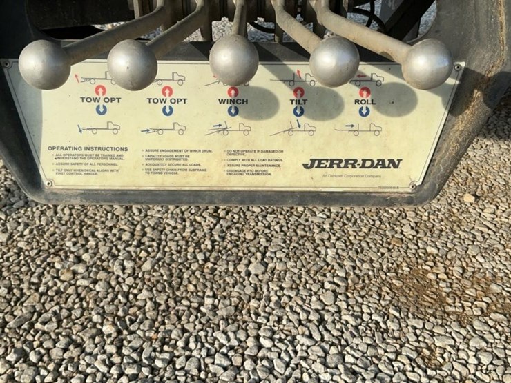 2021-peterbilt-337-image-45