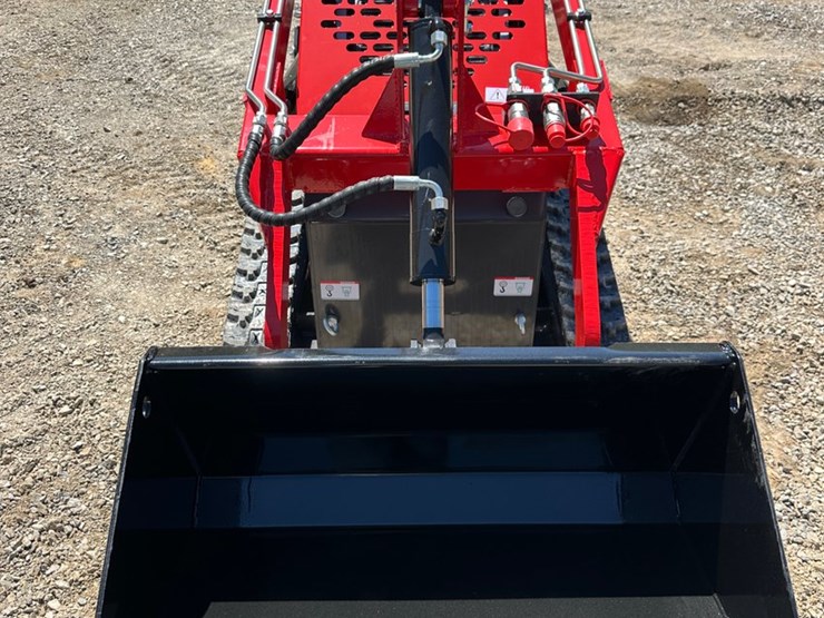 #1924-•-ysrt14-mini-skid-steer-image-5