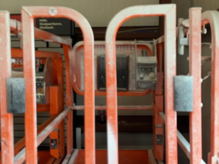 #428-•-2021-snorkel-19'-scissor-lift-image-9