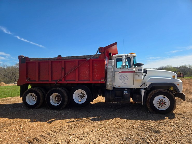 1994-mack-rd690s-image-21